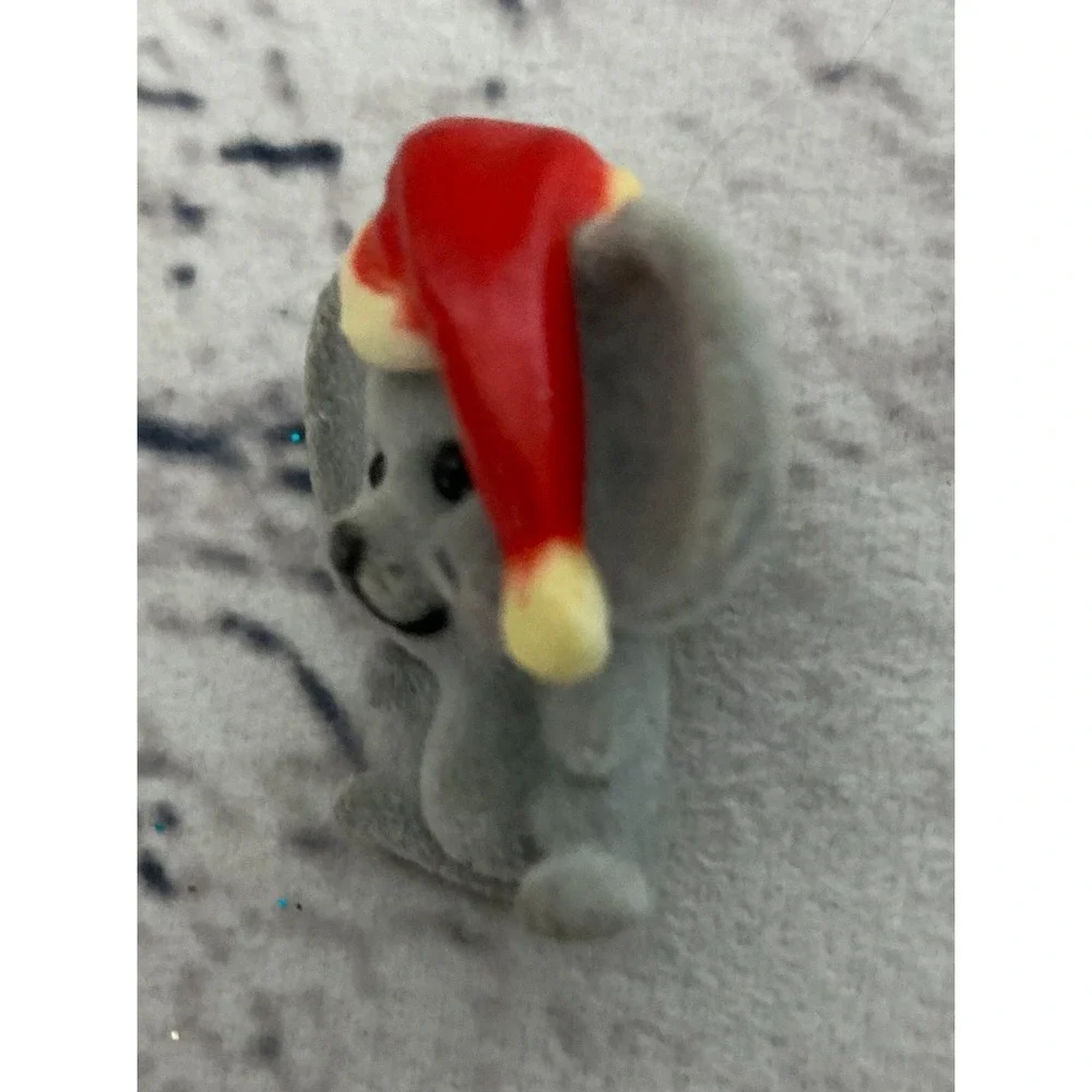 Vintage Russ Flocked Gray Mouse In Santa Hat‎ Holiday Christmas Lapel Pin